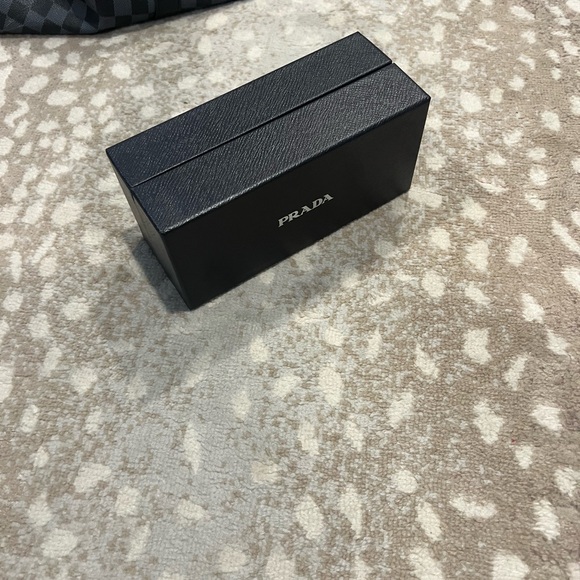 Prada Box - Picture 2 of 3